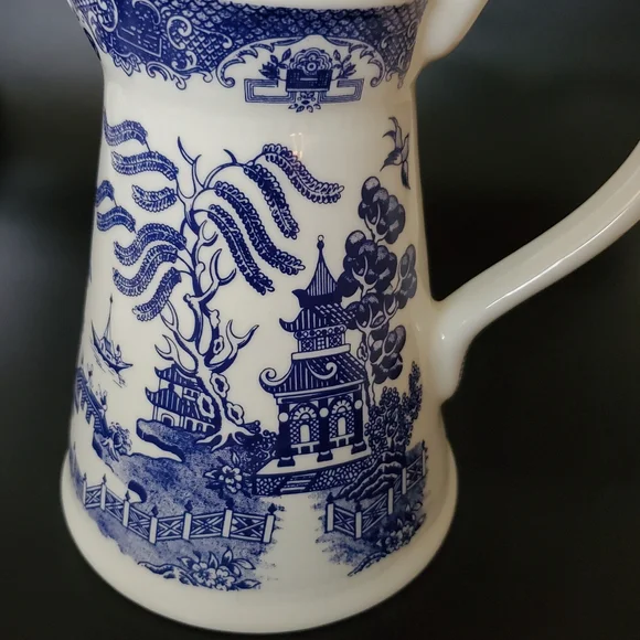 Pristine Regal England Blue Willow 7 1/8" Pitcher - Picture 13 of 16